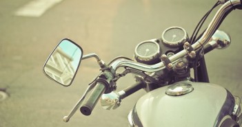 3 raisons de louer un local pour votre moto stationnement moto