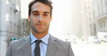 Mode homme : comment porter le costume au bureau lorsqu’il fait chaud ?