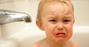 Eau du robinet et bébé : quelles règles à suivre ?