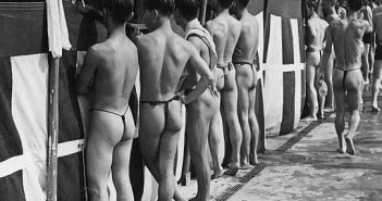 Le string de bain pour homme fait son retour ! string-bain-homme-plage