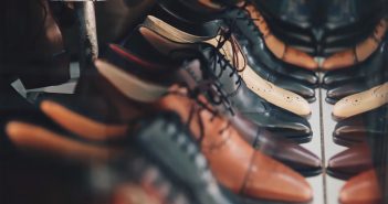 Comment enlever les mauvaises odeurs dans les chaussures ? Paires de chaussures habillées homme