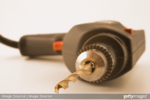 Placez sur votre perceuse une mèche à bois de 10 mm. / Source image : gettyimages