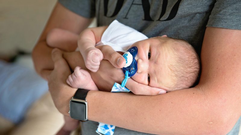 Jeune papa : comment développer le lien avec son bébé ?