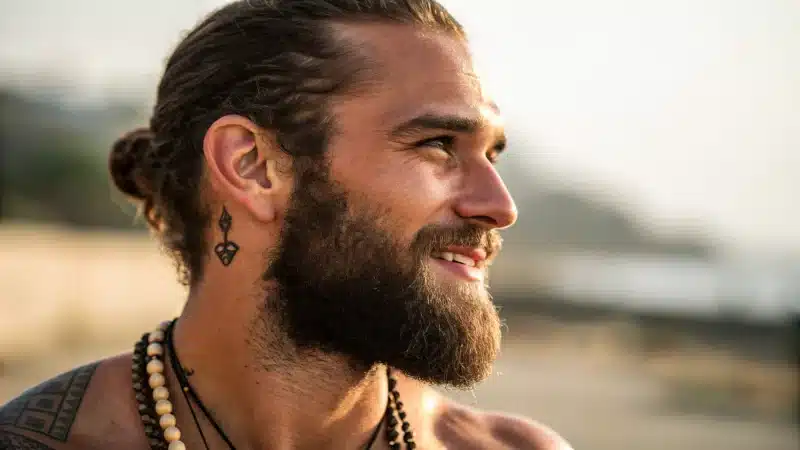 Comment réussir et entretenir un collier de barbe parfait